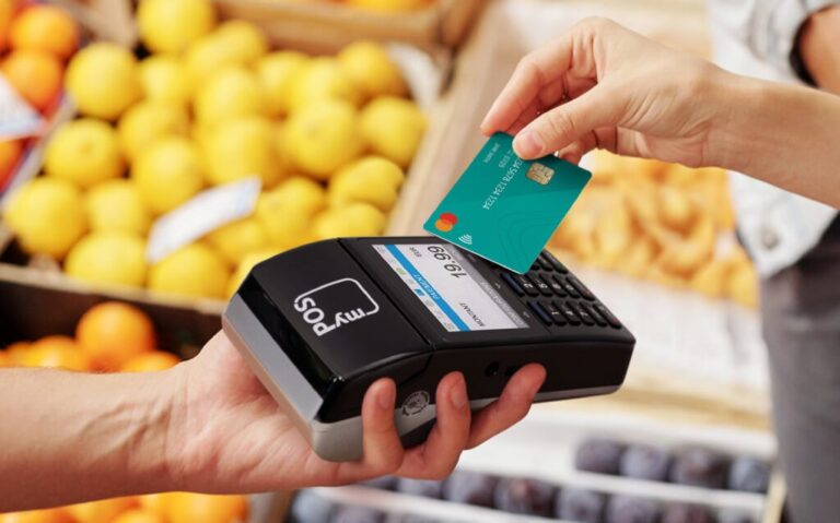 Αναβολή στη σύνδεση ταμειακών μηχανών με POS